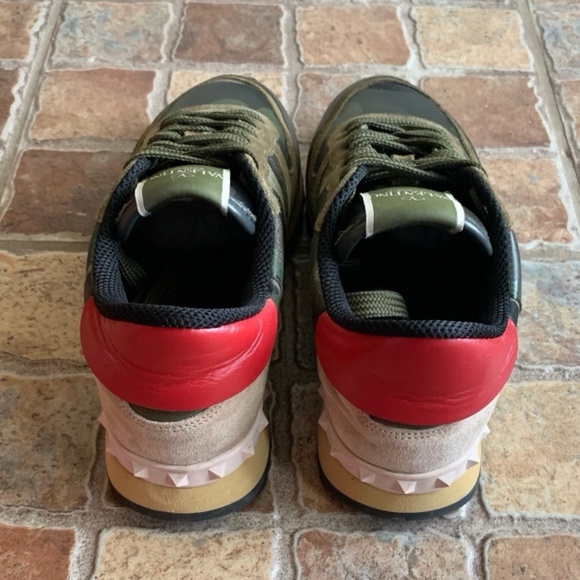 Valentino Garavani Low-Top Sneakers - Picture 7 of 11